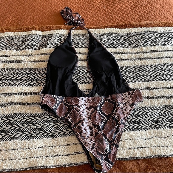 Matte collection swim snake skin high cut one piece swim suit sz.XXL - Picture 3 of 3